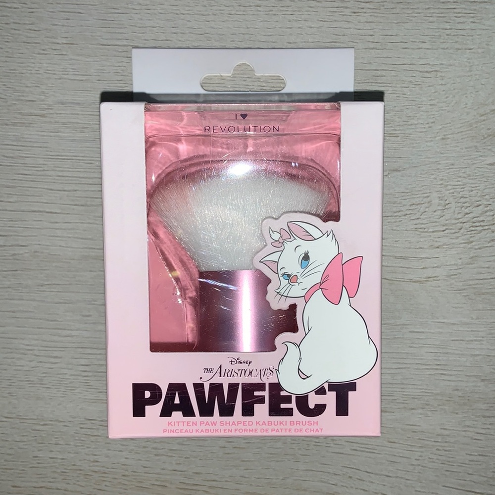 I Heart Revolution Disney The Aristocats kabuki brush